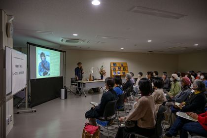 写真：講演会の様子です。