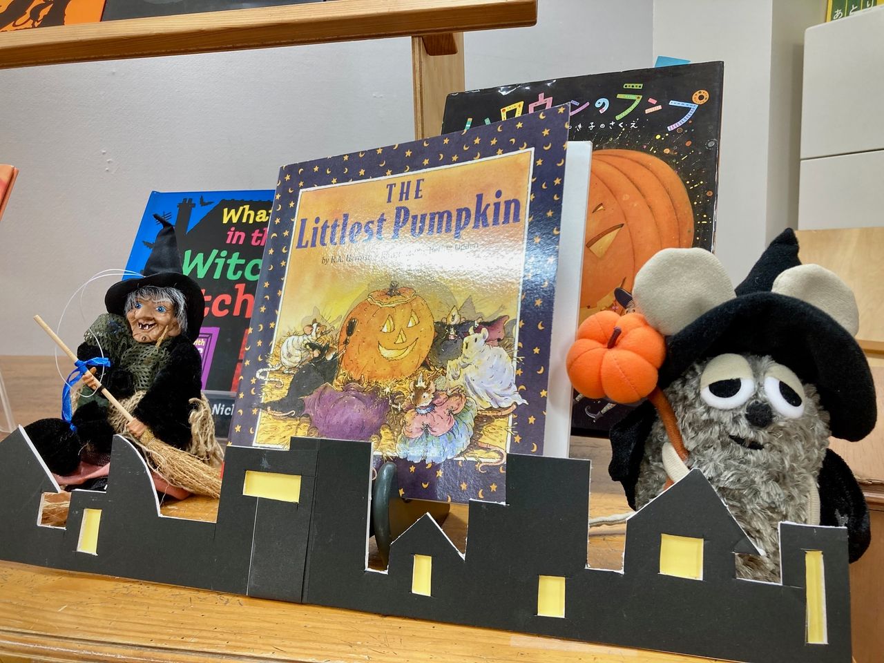 写真：ハロウィーンの絵本です。
