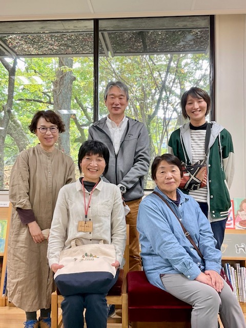 写真：木頭図書館の皆さんと記念写真です。