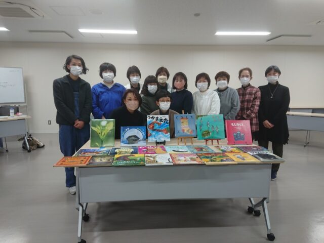 写真：実践講座の受講生の皆さんです。