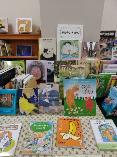 あたらしい本の展示コーナー画像
