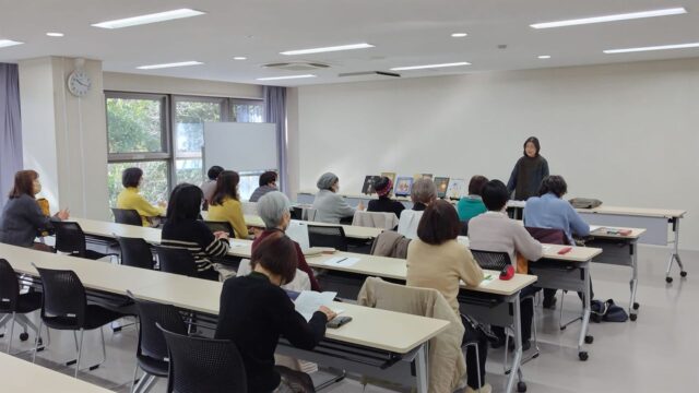 写真：絵本の時間の講座です。